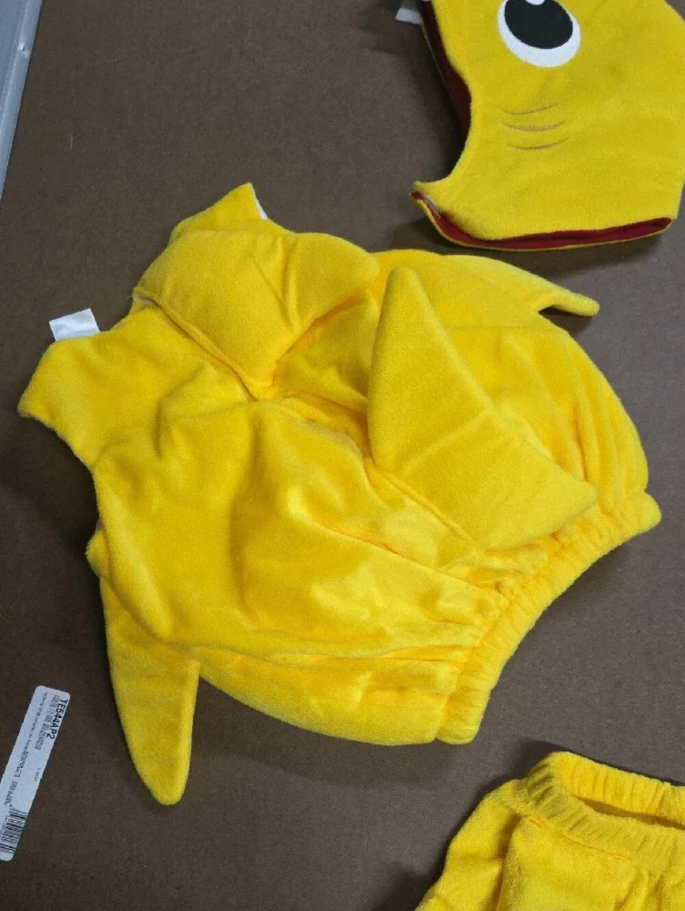 Spirit Yellow Shark Costume with White Belly Size 6-12 meses